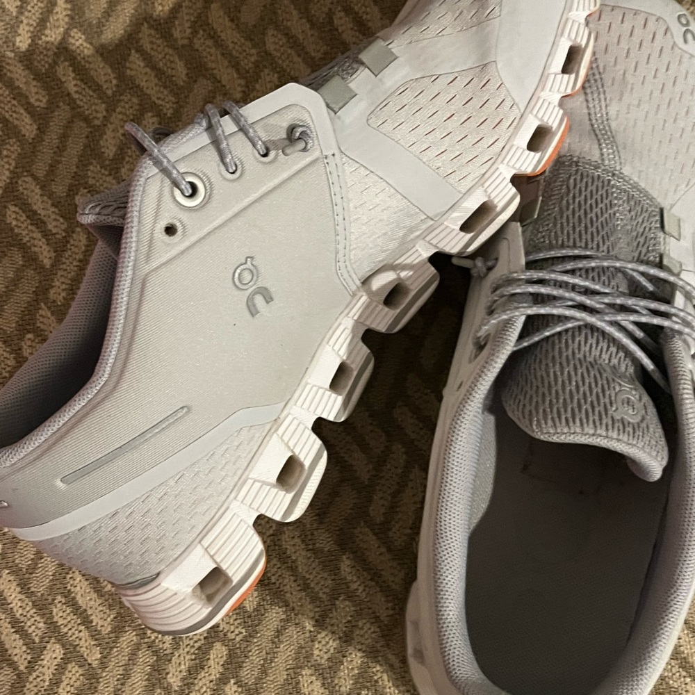 On cloud grey size 7 only wore a couple times